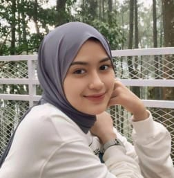 Nadia Tami ⭐⭐⭐⭐⭐