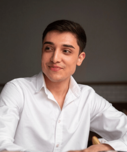 Fadli, Pemilik Online Shop Fashion=