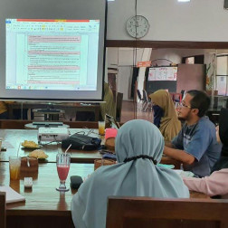Ninik, Enggal Mart Pacitan