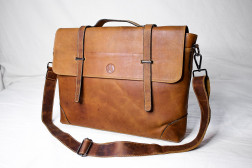 TAS LAPTOP KULIT ASLI MODEL CLASIC logo