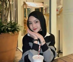 Dewi Aulia (Mahasiswi)