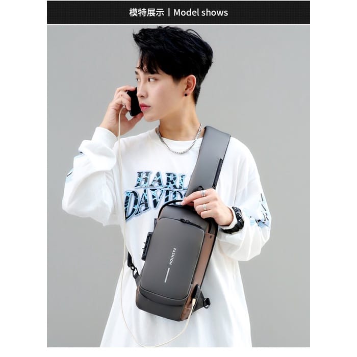 Tas Selempang Pria USB Fashion Waterproof ⚡