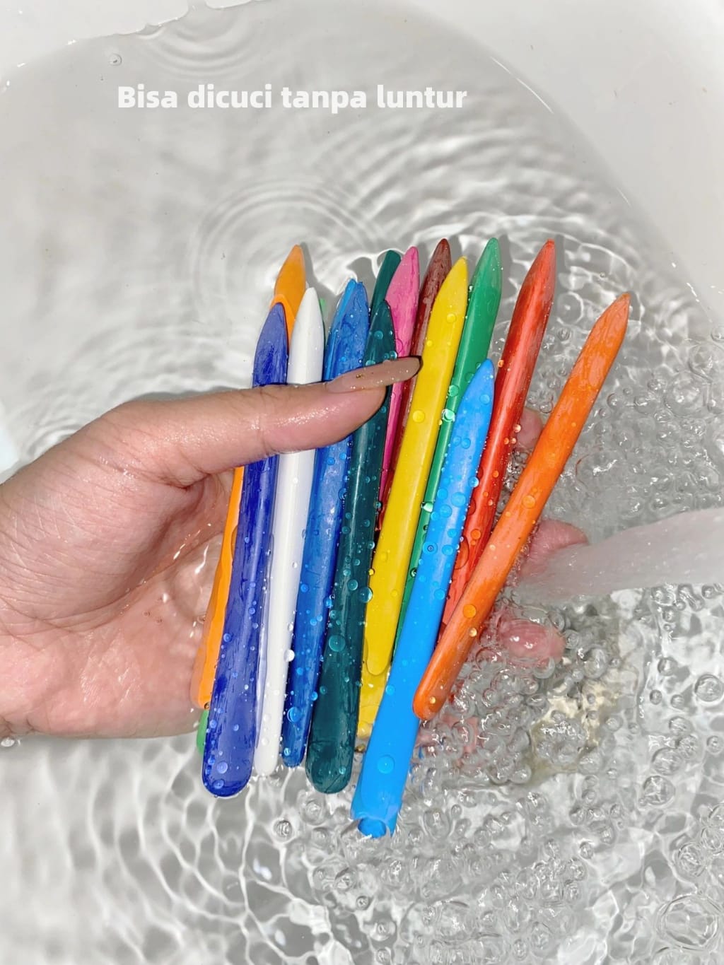 Crayon Anti Air Anti Kotor Tangan logo
