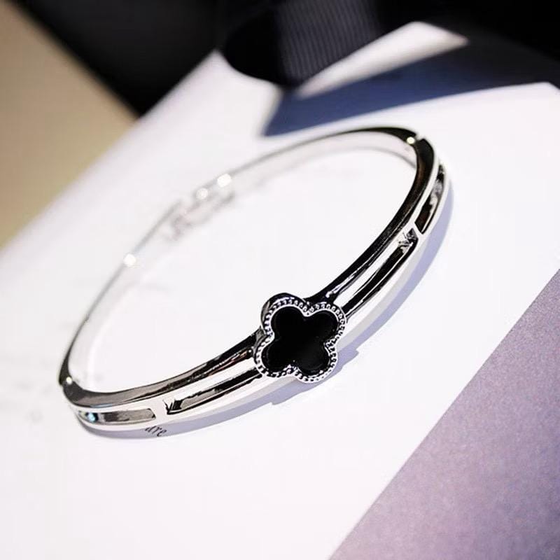 Gelang Pandora logo