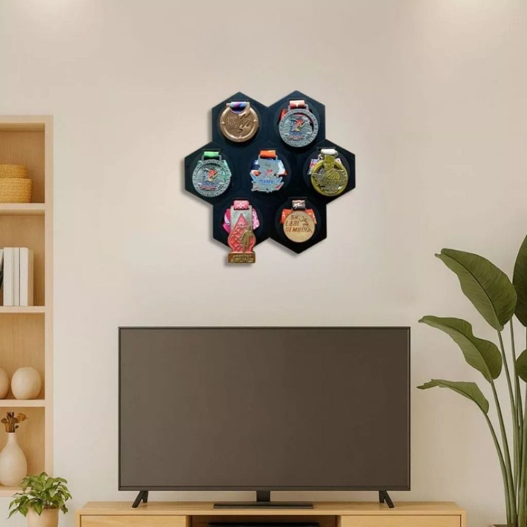 Hanging Wall Medal logo