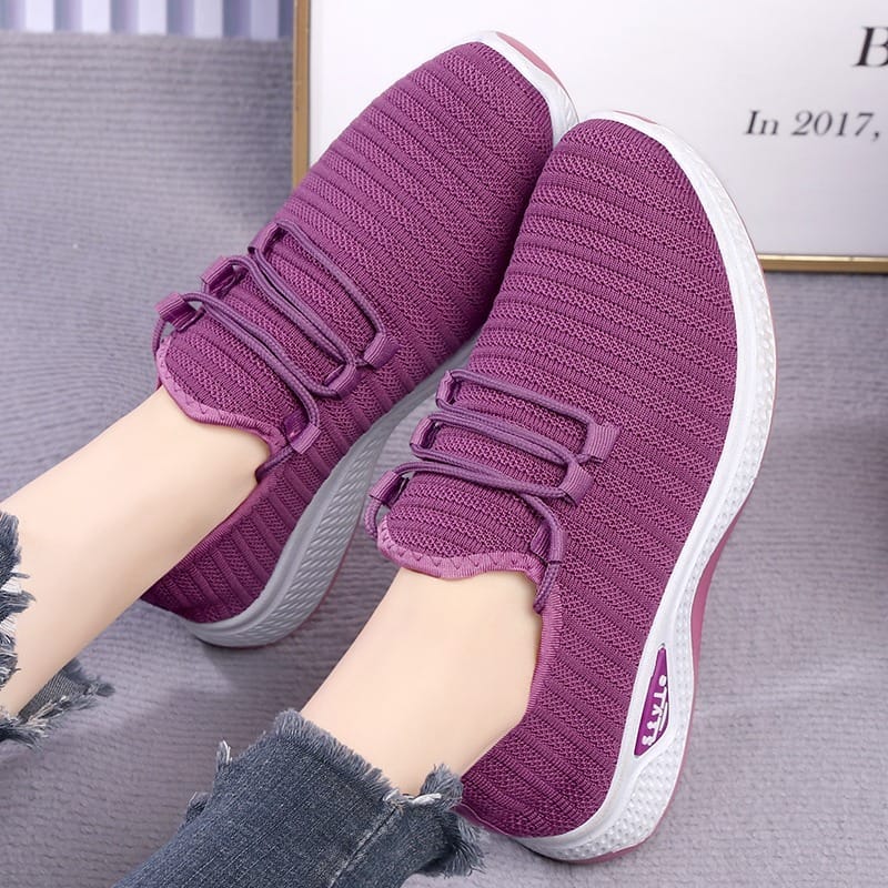 New Flat Sneakers logo