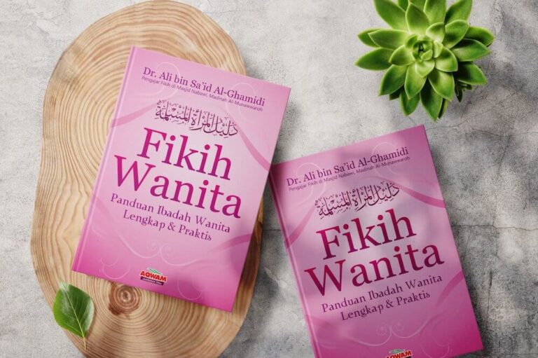 Buku Fikih Wanita ✨✨ logo