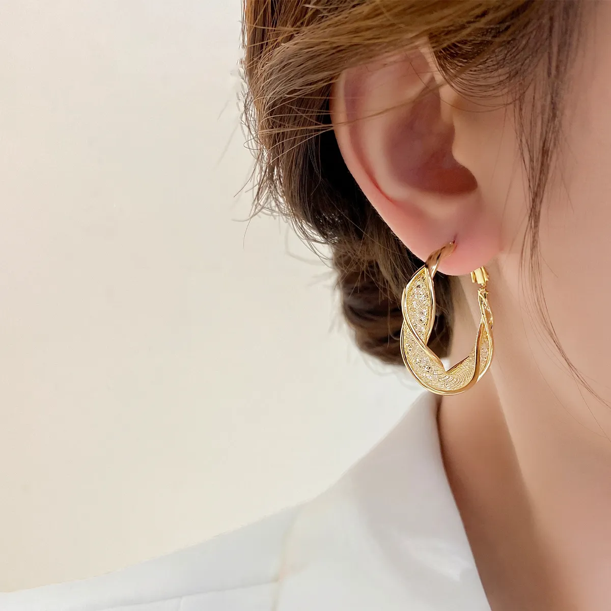 🔥TWISTIQUE PERFECT EARRING WITH UNIQUE DESIGN