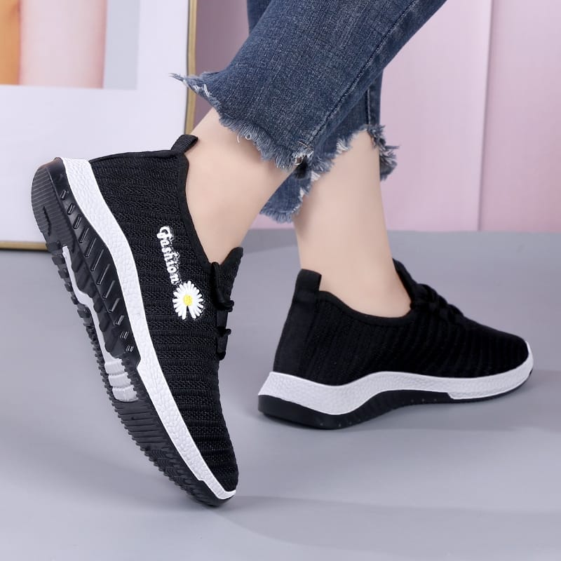 New Daisy Sneakers II logo